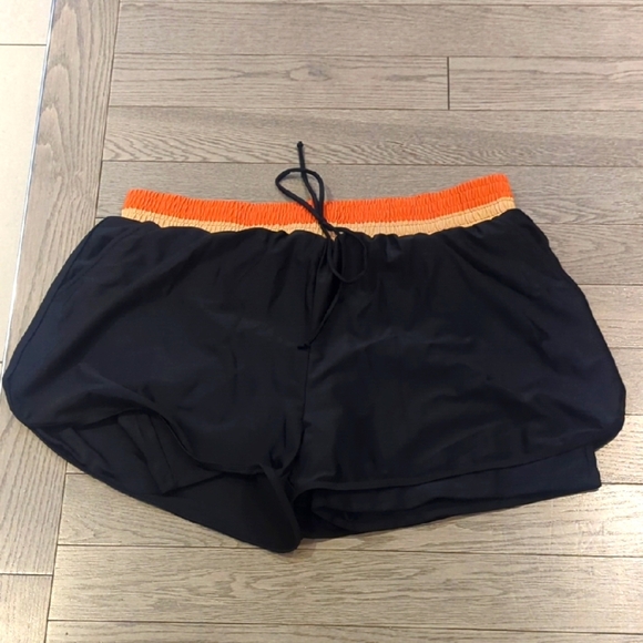 Black and Orange Women's Stretch Shorts - Size 3X NWT - Picture 2 of 5